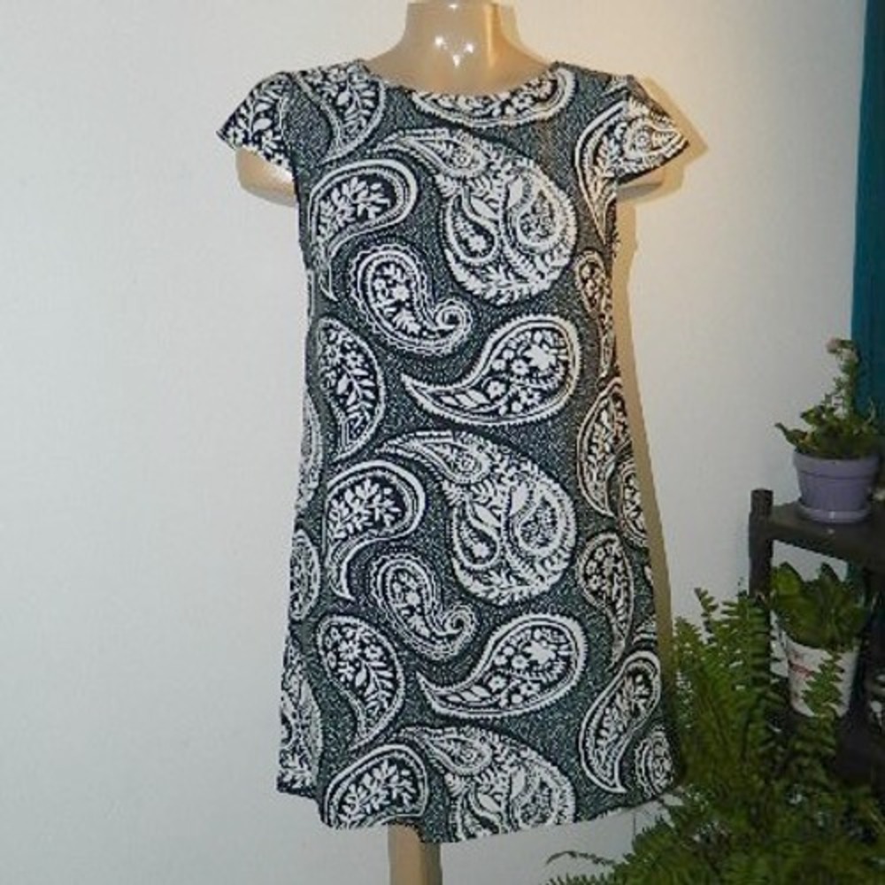 Aryeh Shift Dress Women Size Small Black White Paisley Short Sleeve Mini Resort